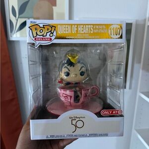 Funko Pop! Deluxe Queen of Hearts in Teacup